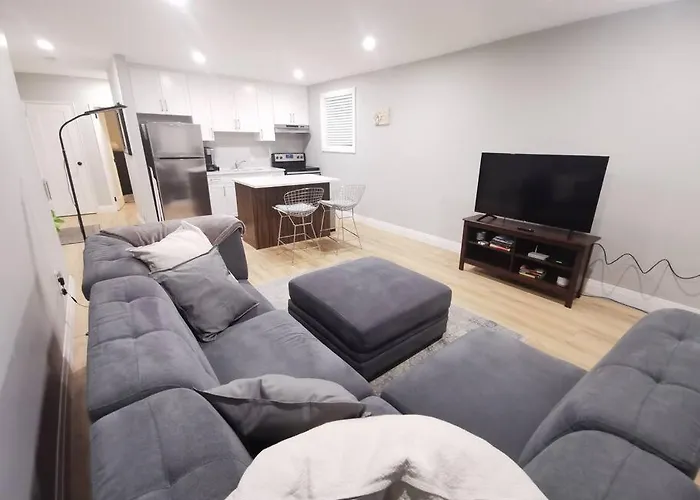 Modern 1 Bedroom Apartment In Wortley Village