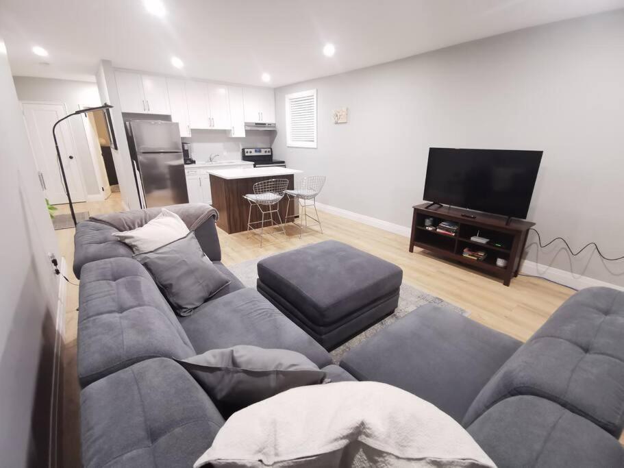 Modern 1 Bedroom In Wortley Village Appartement *