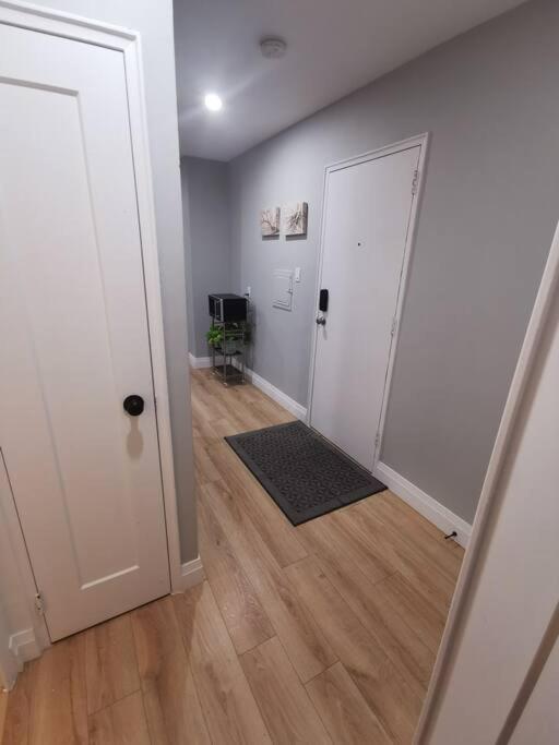 Modern 1 Bedroom In Wortley Village Appartement London