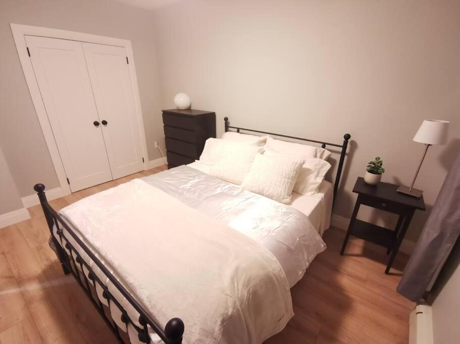 Modern 1 Bedroom In Wortley Village Appartement